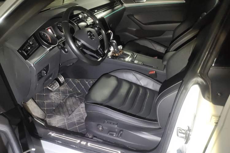 Used Volkswagen CC 2019 330TSI Glamour Edition China VI Left Front Seat