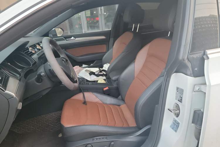 Used Volkswagen CC 2019 330TSI Glamour Edition China VI Left Front Seat