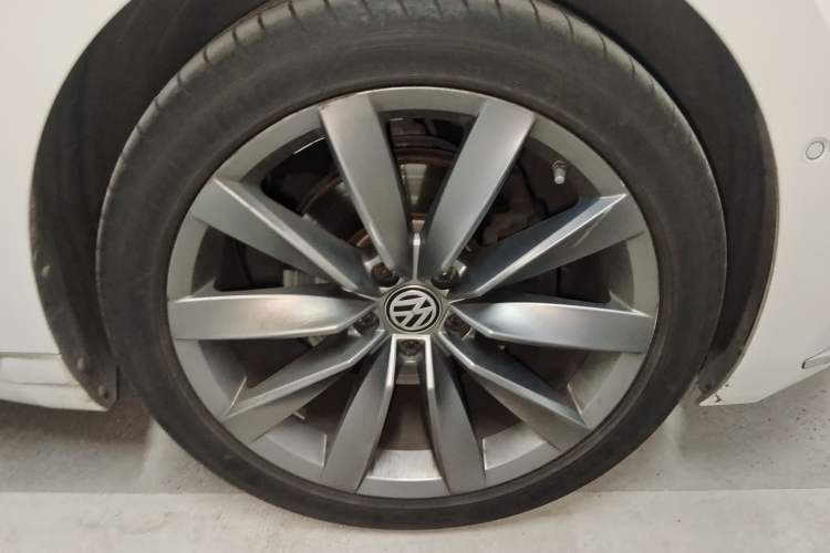 Used Volkswagen CC 2019 380TSI Yeyan Edition China V Standard Right Front Wheel Hub