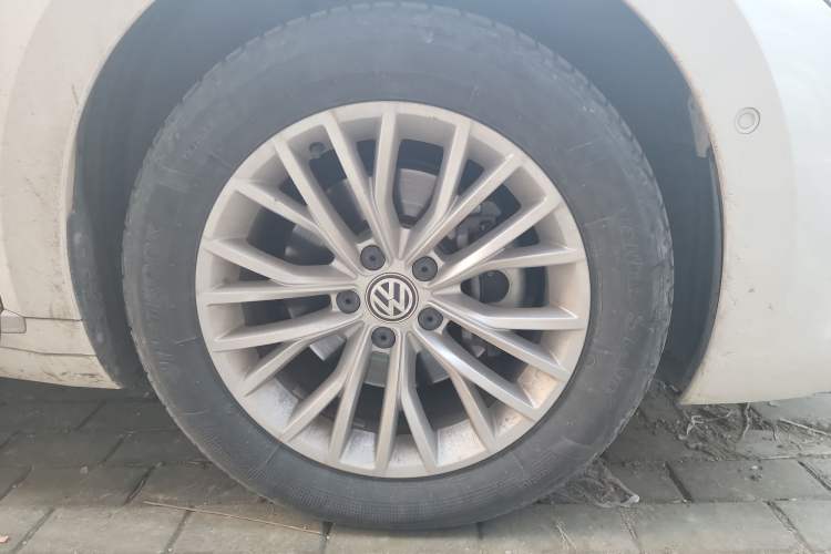 Used Volkswagen CC 2019 330TSI Glamour Edition China VI Right Front Wheel Hub