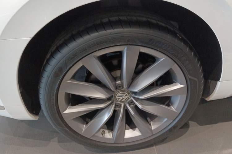 Used Volkswagen CC 2019 380TSI Yeyan Edition China V Standard Right Rear Wheel Hub