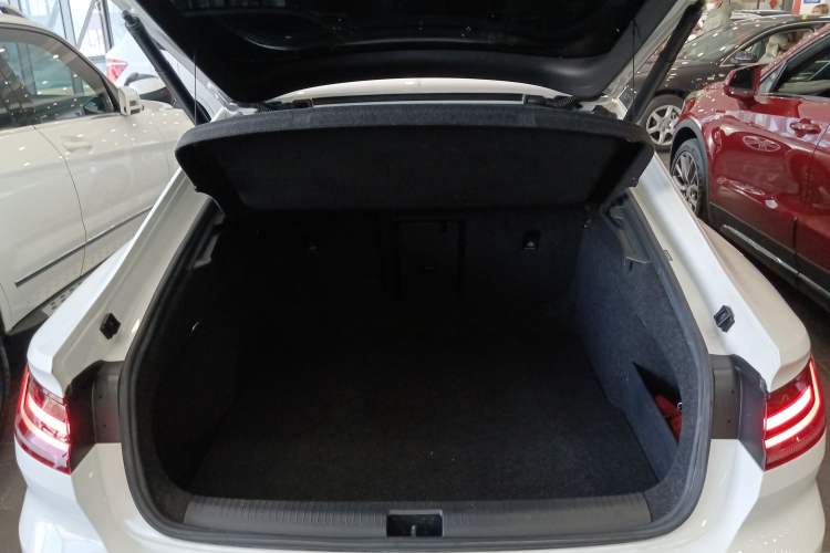 Used Volkswagen CC 2019 330TSI Glamour Edition China VI Trunk