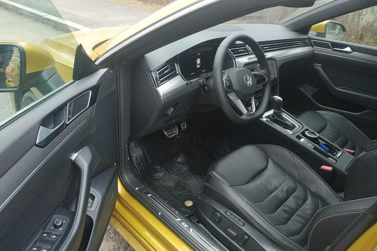 Used Volkswagen CC 2019 330TSI Glamour Edition China VI Driver Seat