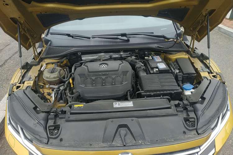 Used Volkswagen CC 2019 330TSI Glamour Edition China VI Engine Bay