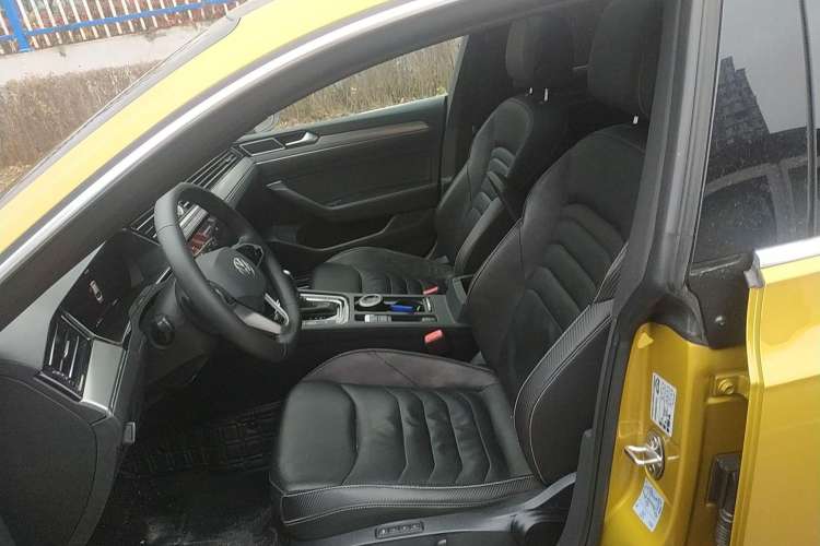Used Volkswagen CC 2019 330TSI Glamour Edition China VI Left Front Seat
