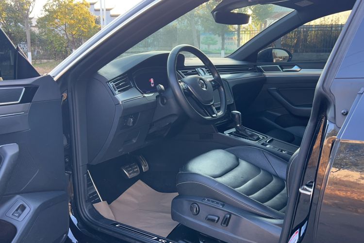 Used Volkswagen CC 2020 330TSI Glamour Edition China VI Standard Interior 1