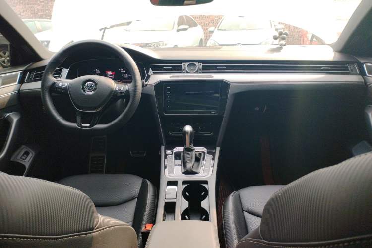 Used Volkswagen CC 2020 330TSI Glamour Edition China VI Standard Center Console