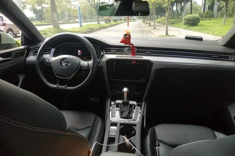 Used Volkswagen CC 2020 330TSI Glamour Edition China VI Standard Center Console