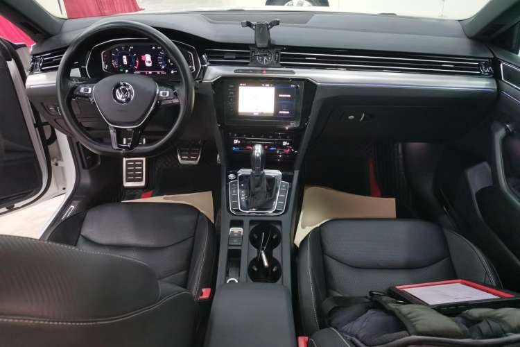 Used Volkswagen CC 2020 330TSI Glamour Edition China VI Standard Center Console