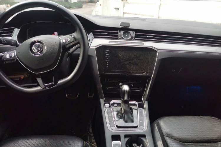 Used Volkswagen CC 2020 330TSI Glamour Edition China VI Standard Center Console