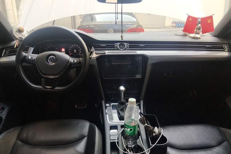 Used Volkswagen CC 2020 330TSI Glamour Edition China VI Standard Center Console
