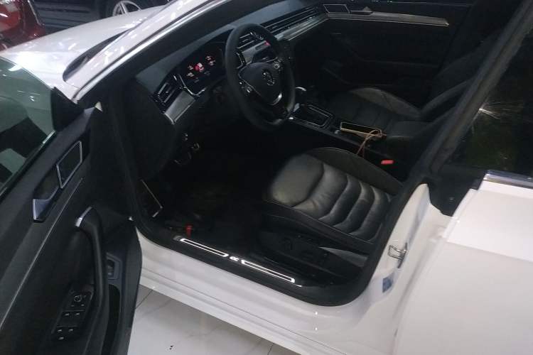 Used Volkswagen CC 2020 330TSI Glamour Edition China VI Standard Driver Seat