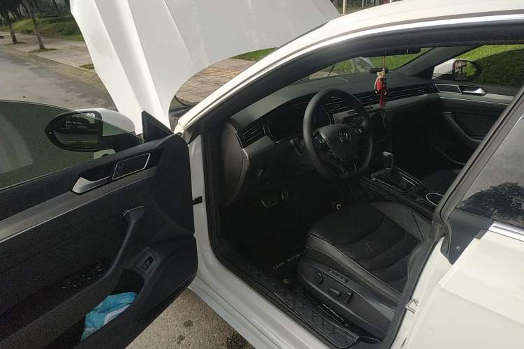 Used Volkswagen CC 2020 330TSI Glamour Edition China VI Standard Driver Seat