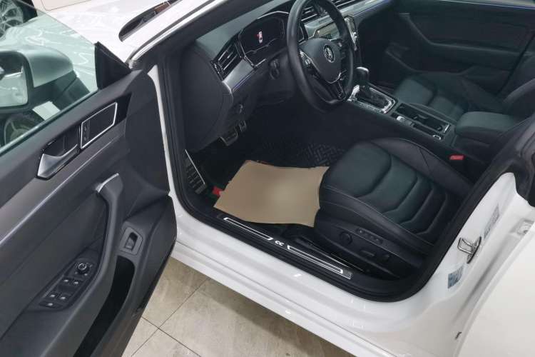 Used Volkswagen CC 2020 330TSI Glamour Edition China VI Standard Driver Seat