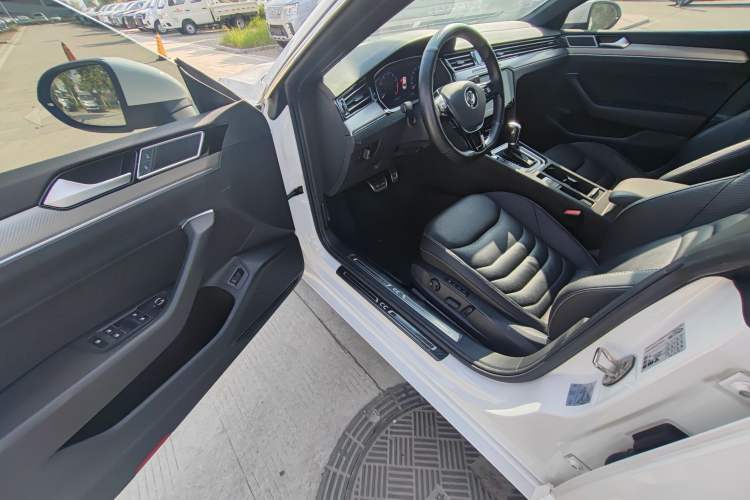 Used Volkswagen CC 2020 330TSI Glamour Edition China VI Standard Driver Seat
