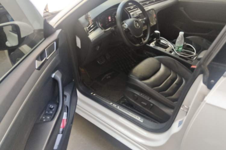 Used Volkswagen CC 2020 330TSI Glamour Edition China VI Standard Driver Seat