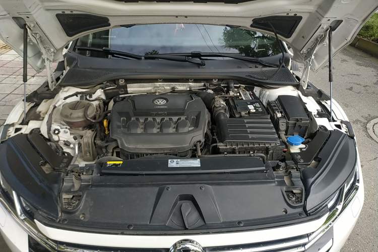 Used Volkswagen CC 2020 330TSI Glamour Edition China VI Standard Engine Bay
