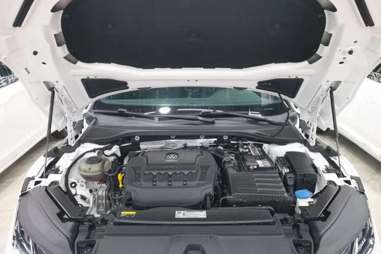 Used Volkswagen CC 2020 330TSI Glamour Edition China VI Standard Engine Bay