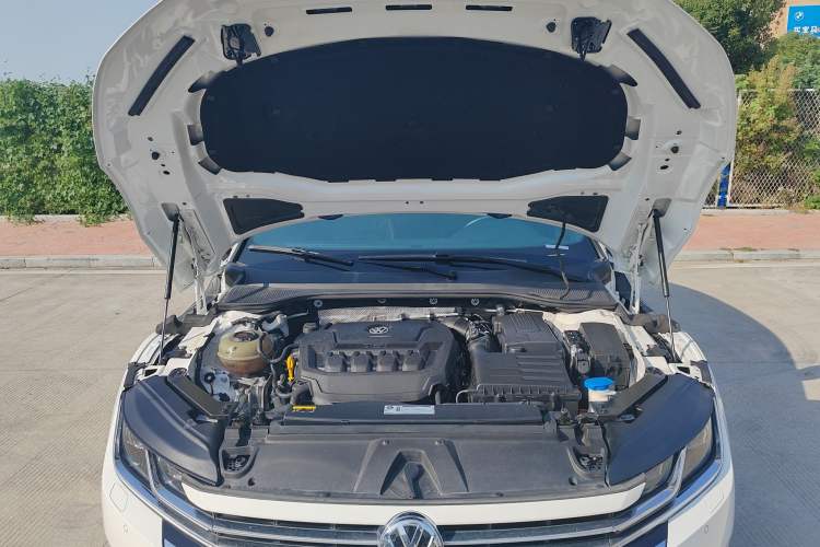 Used Volkswagen CC 2020 330TSI Glamour Edition China VI Standard Engine Bay