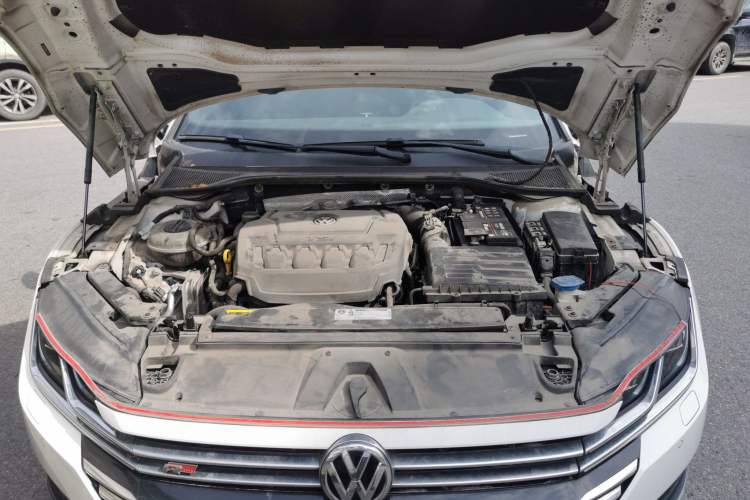 Used Volkswagen CC 2020 330TSI Glamour Edition China VI Standard Engine Bay