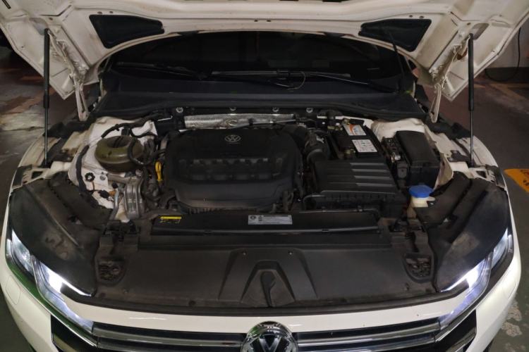 Used Volkswagen CC 2020 330TSI Glamour Edition China VI Standard Engine Bay