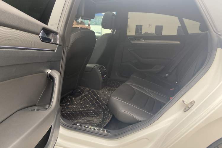 Used Volkswagen CC 2020 330TSI Glamour Edition China VI Standard Interior 3