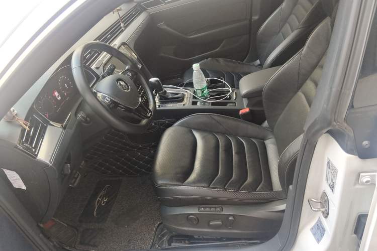 Used Volkswagen CC 2020 330TSI Glamour Edition China VI Standard Left Front Seat