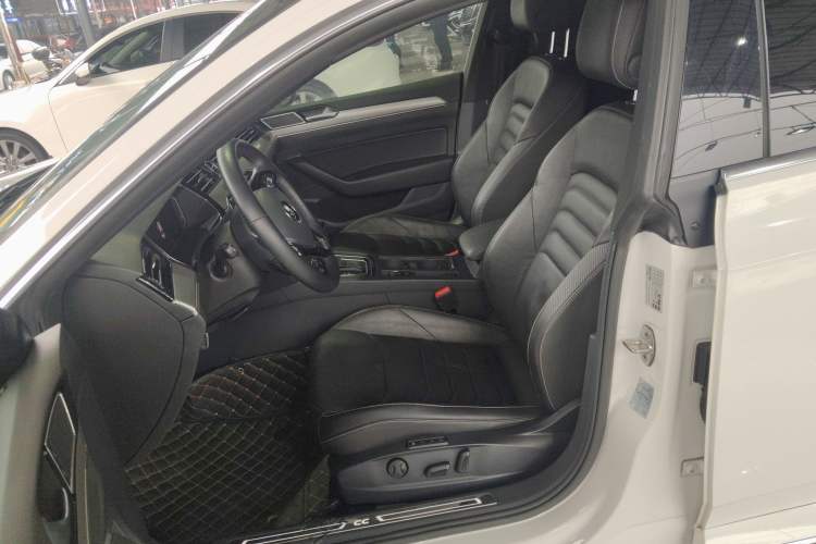 Used Volkswagen CC 2020 330TSI Glamour Edition China VI Standard Left Front Seat