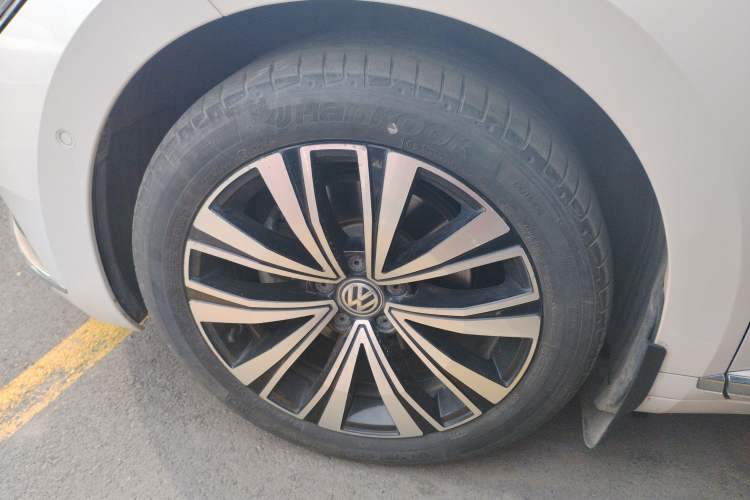 Used Volkswagen CC 2020 330TSI Glamour Edition China VI Standard Left Front Wheel Hub