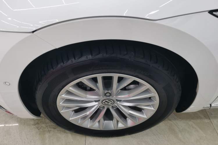 Used Volkswagen CC 2020 330TSI Glamour Edition China VI Standard Left Front Wheel Hub