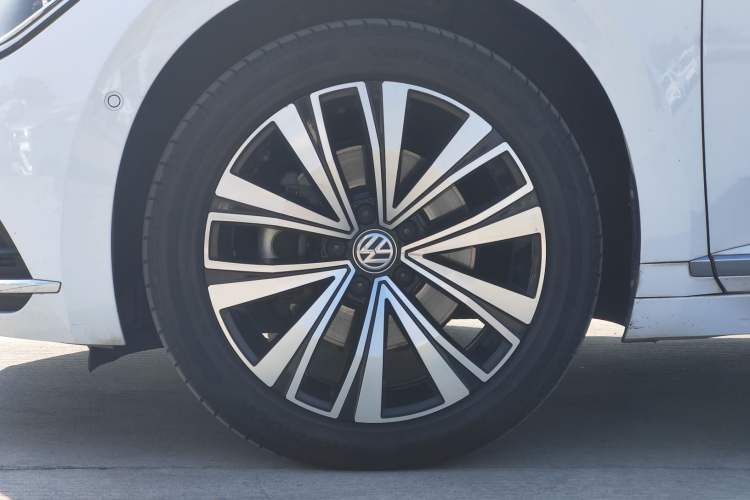 Used Volkswagen CC 2020 330TSI Glamour Edition China VI Standard Left Front Wheel Hub