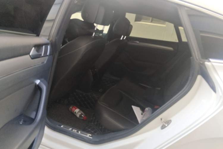 Used Volkswagen CC 2020 330TSI Glamour Edition China VI Standard Left Rear Seat
