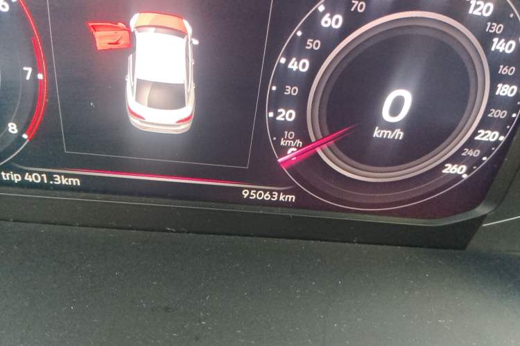 Used Volkswagen CC 2020 330TSI Glamour Edition China VI Standard Odometer Close Up