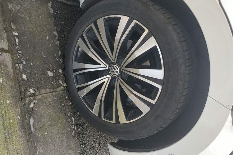 Used Volkswagen CC 2020 330TSI Glamour Edition China VI Standard Right Front Wheel Hub