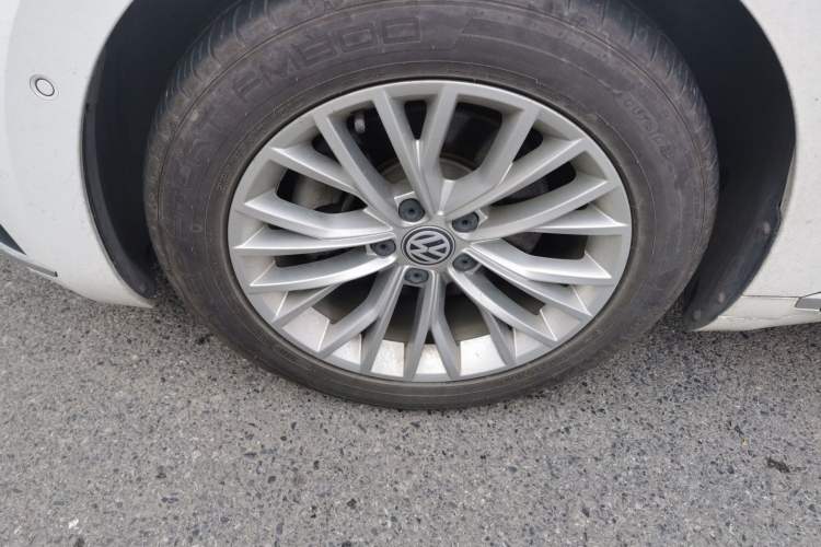 Used Volkswagen CC 2020 330TSI Glamour Edition China VI Standard Right Front Wheel Hub