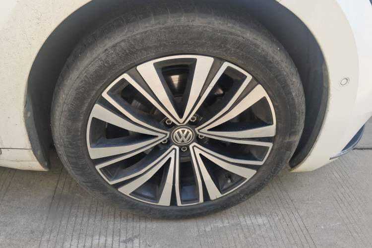 Used Volkswagen CC 2020 330TSI Glamour Edition China VI Standard Right Front Wheel Hub