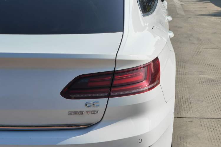 Used Volkswagen CC 2020 330TSI Glamour Edition China VI Standard Right Rear Taillight