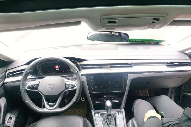Used Volkswagen CC 2021 380TSI Striking Edition Center Console