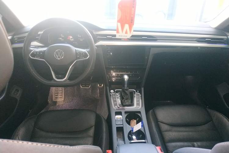 Used Volkswagen CC 2021 380TSI Striking Edition Center Console
