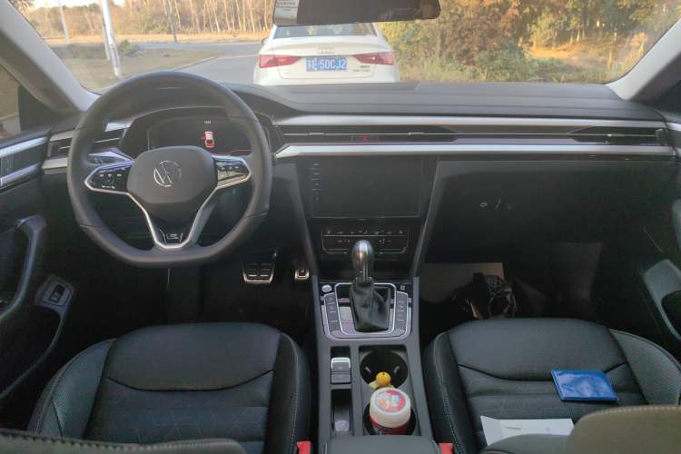 Used Volkswagen CC 2021 380TSI Striking Edition Center Console