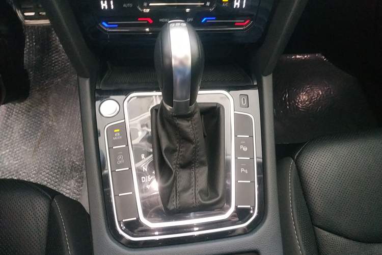 Used Volkswagen CC 2021 380TSI Striking Edition Gear Lever