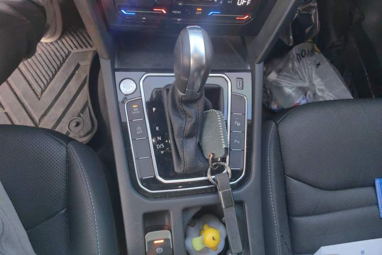 Used Volkswagen CC 2021 380TSI Striking Edition Gear Lever