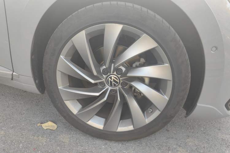 Used Volkswagen CC 2021 380TSI Striking Edition Right Front Wheel Hub