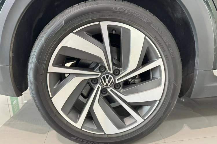 Used Volkswagen CC 2021 Estate Car 380TSI Vizion Edition Right Rear Wheel Hub