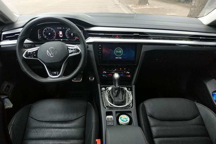 Used Volkswagen CC 2021 380TSI Striking Edition Center Console