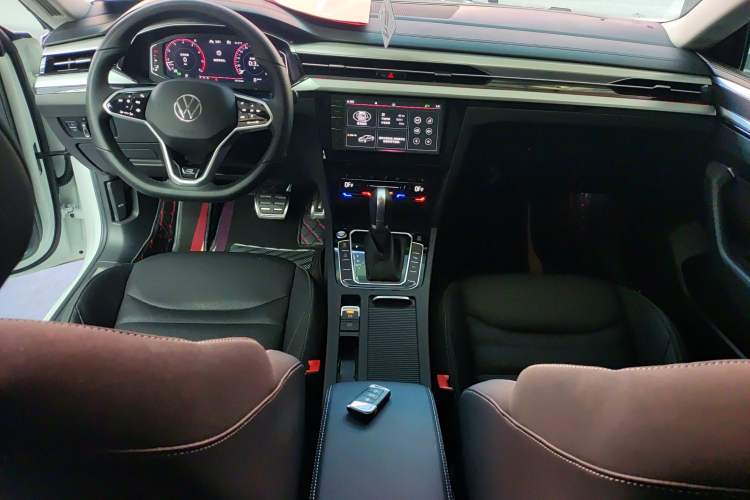 Used Volkswagen CC 2021 380TSI Striking Edition Center Console