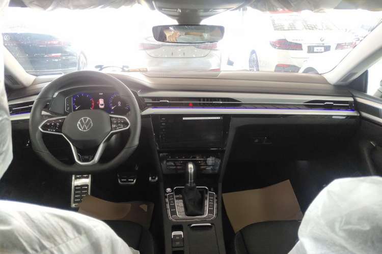 Used Volkswagen CC 2021 380TSI Striking Edition Center Console
