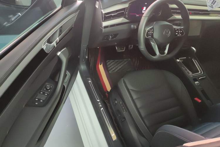 Used Volkswagen CC 2021 380TSI Striking Edition Driver Seat