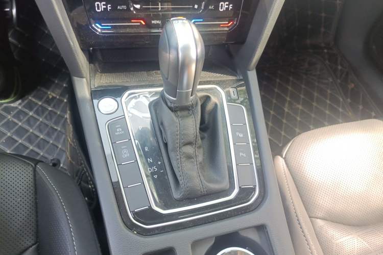 Used Volkswagen CC 2021 380TSI Striking Edition Gear Lever