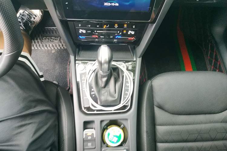 Used Volkswagen CC 2021 380TSI Striking Edition Gear Lever